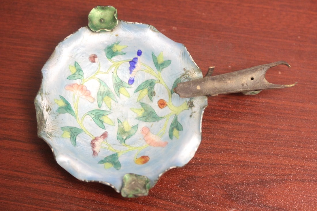 A Chinese Enamel Ashtray (1 of 7)