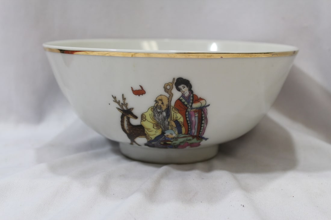A Chinese Bowl: 7" in diameter