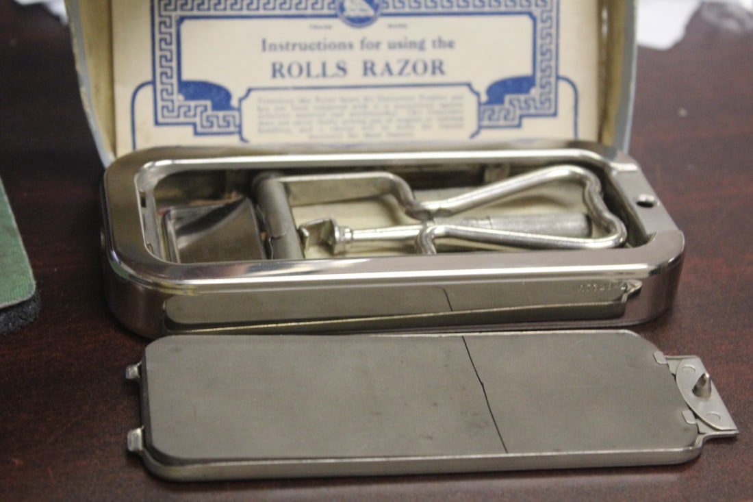 England Rolls Razor Kit: please note: stone broke in half