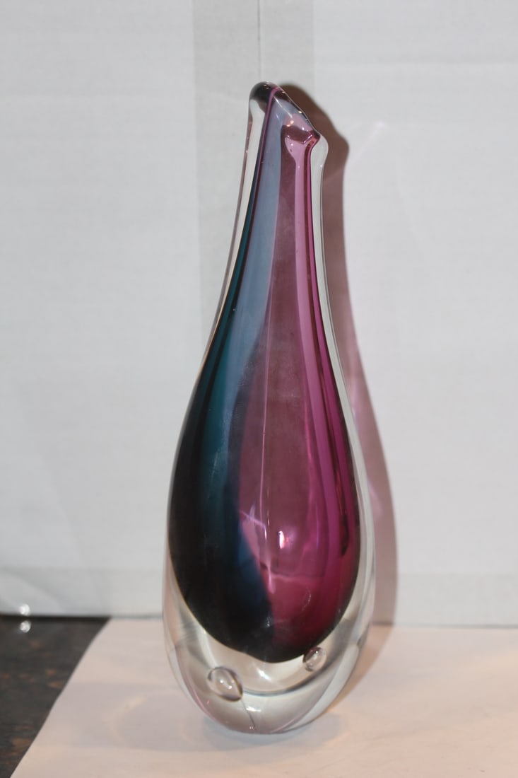 Signed Dave Drewek Art Glass Vase: 10 inches tall