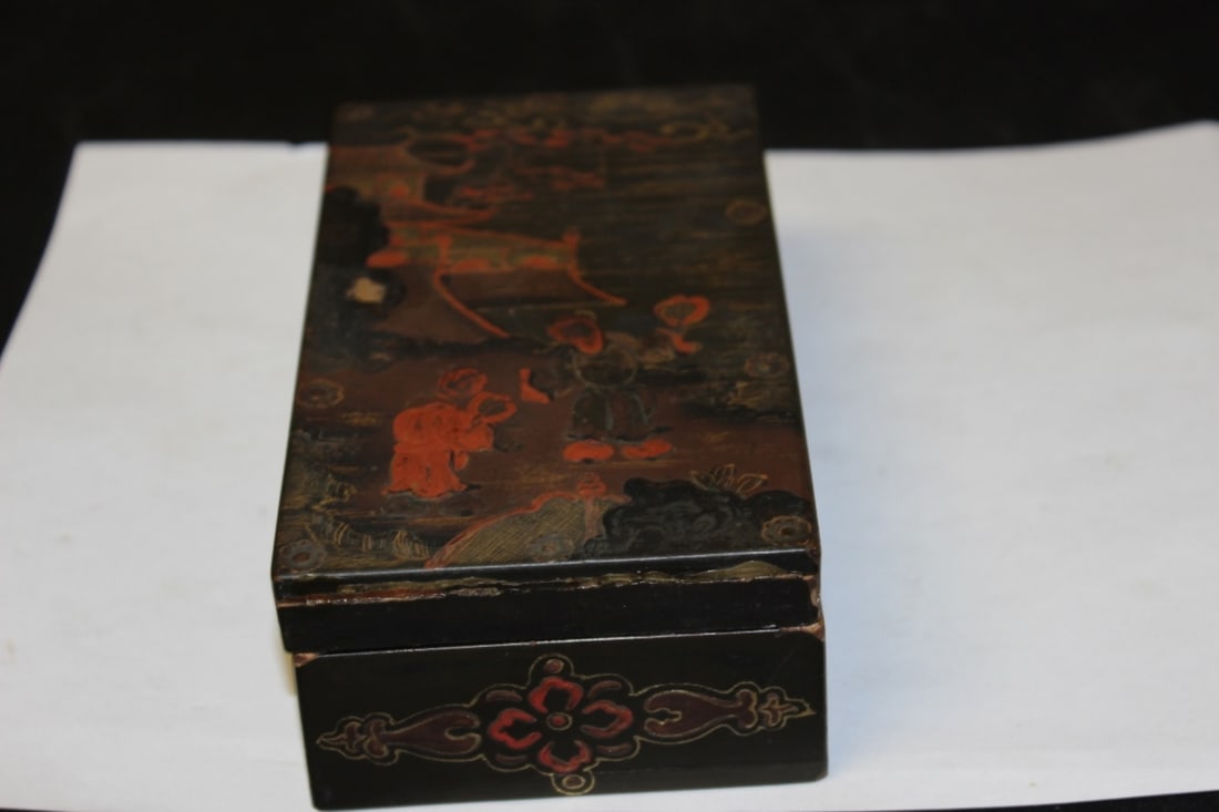 A Chinese Lacquer Box (1 of 6)