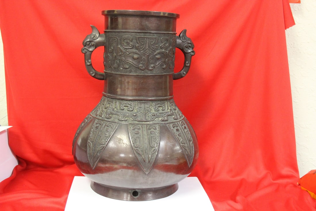 A Chinese/Oriental Bronze Vase (1 of 12)