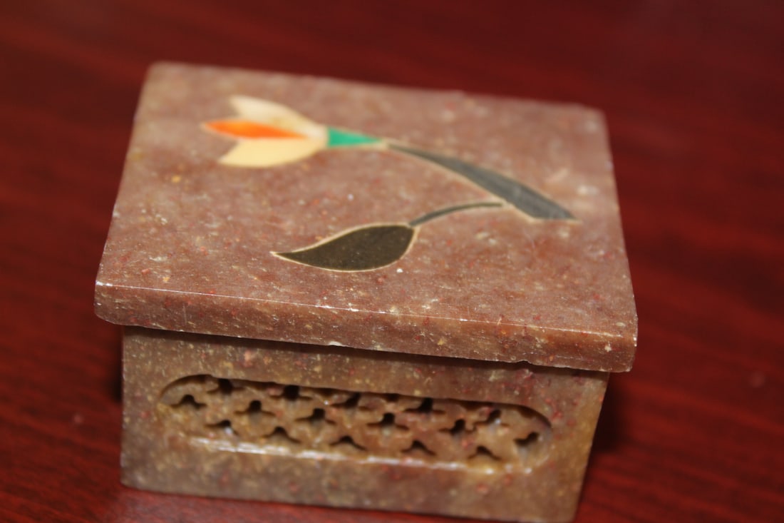 An Inlaid Soapstone Trinket Box: 2 1/8" across
