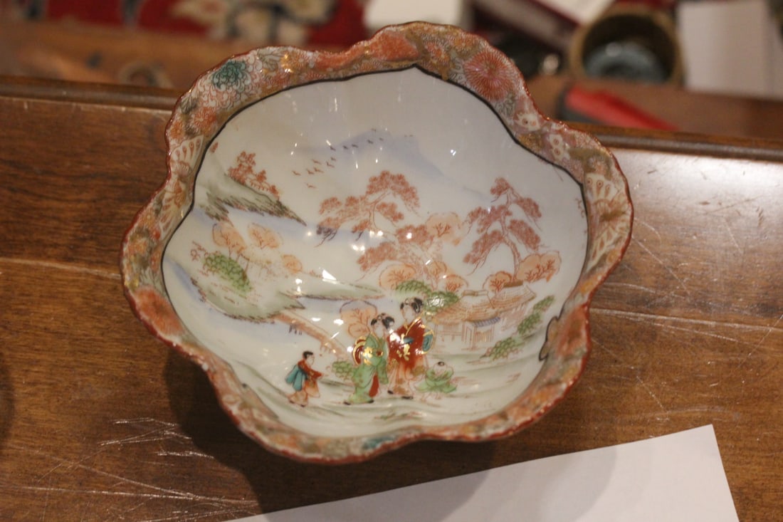 Footed Geisha Girl Japanese Bowl (1 of 5)