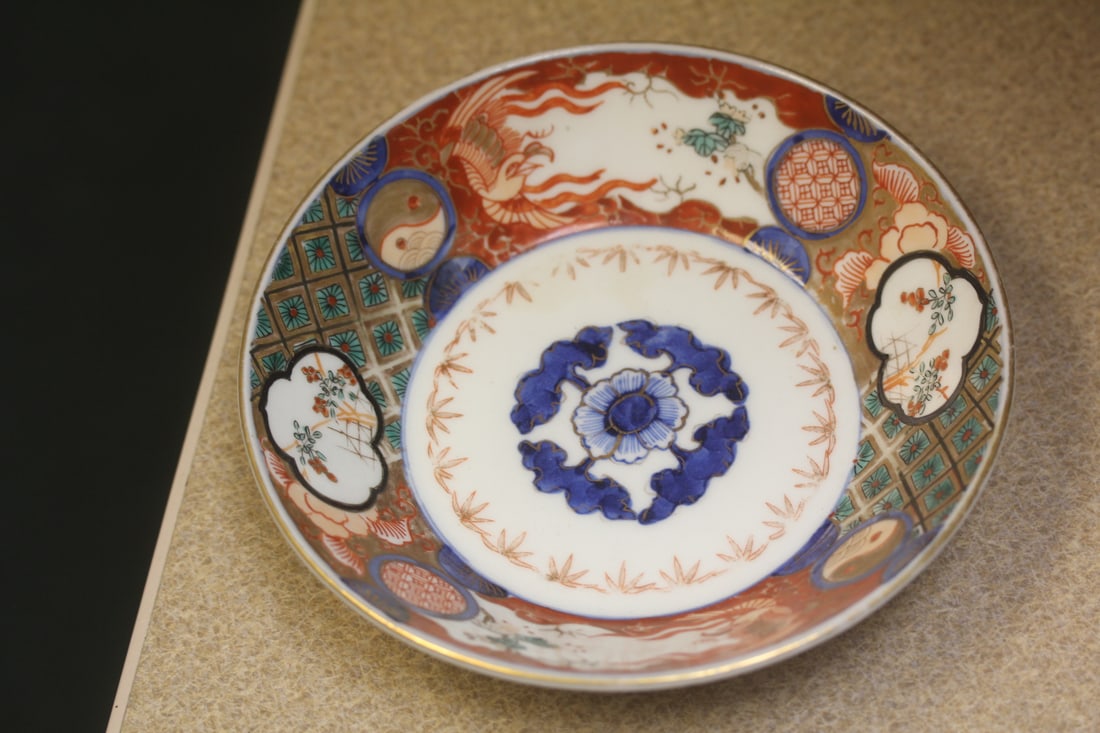 Antique Japanese Imari Bowl: 19th century - 6 inches in diameter - signed