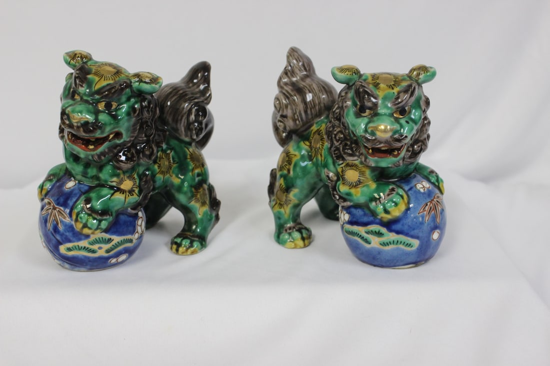 A Pair of Japanese Foo Lions: 4 1/4" long