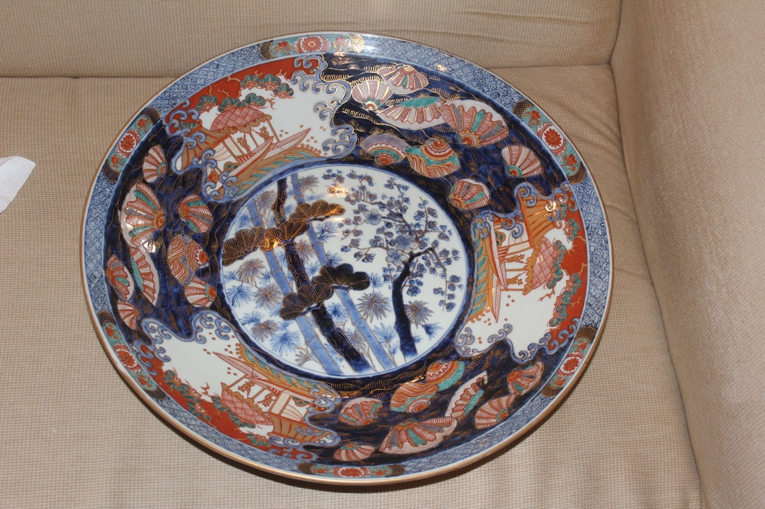 Antique Japanese Imari Charger: 19th century - 18" in diameter