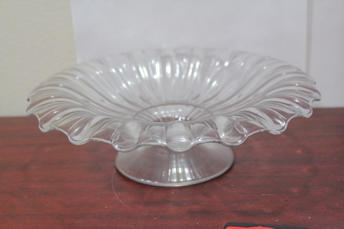 A Heisey Glass Center Piece Bowl: 11 1/2" in diameter
