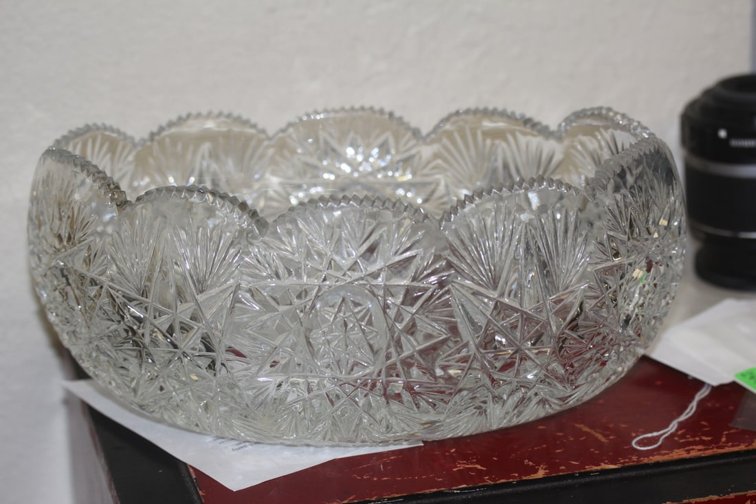 Beautiful Cut Glass Bowl: 10 1/2" in diameter