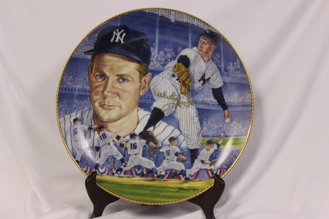 A Hand Signed Whitey Ford Collectors Plate: 10 3/8" in diameter