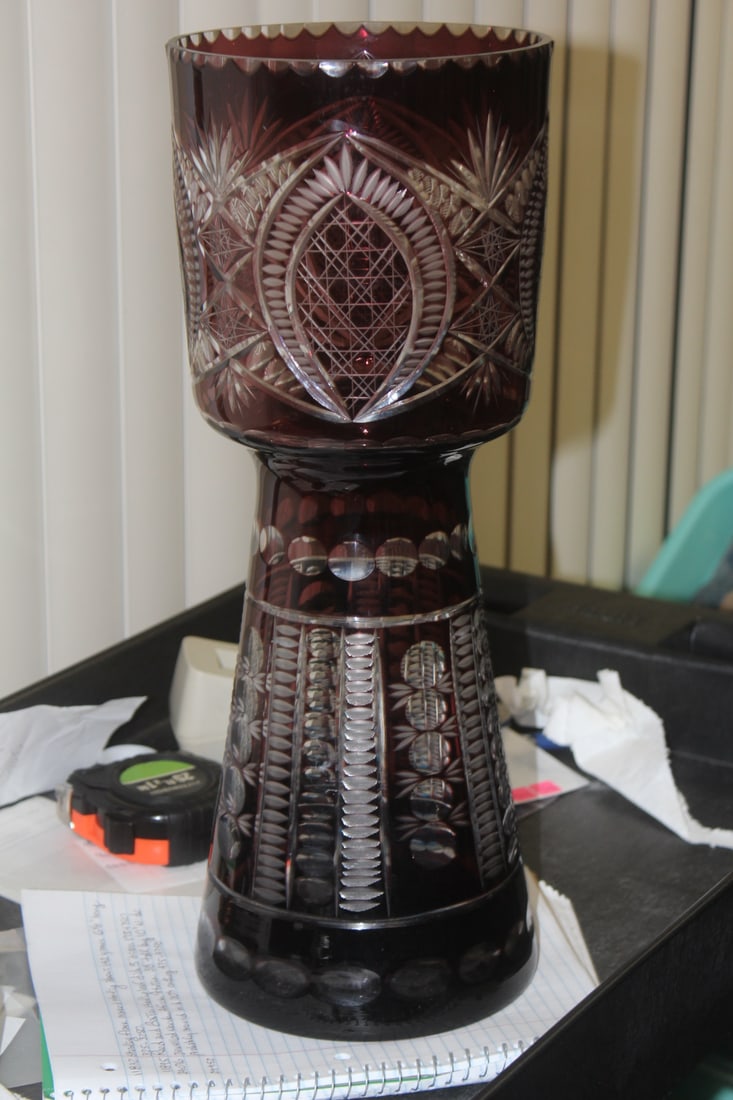 Impressive Amethyst Vase - 8