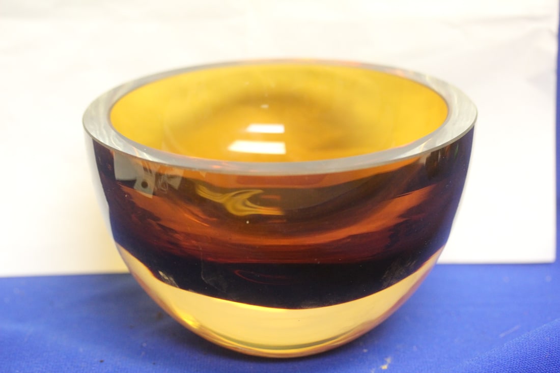 Signed J. Badash Artglass Bowl: heavy - 6" in diameter