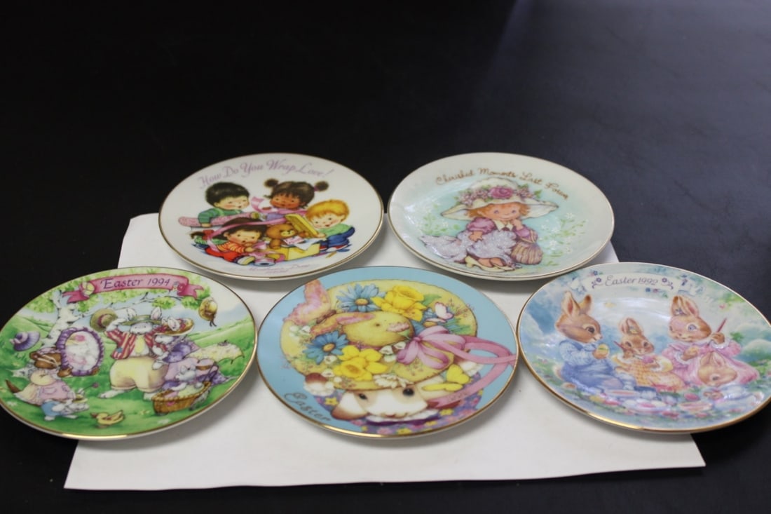 A Lot of 5 Avon Collector's Plate (1 of 8)
