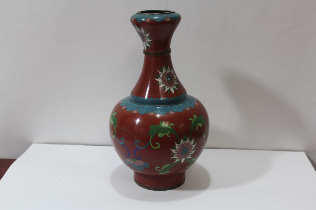 A Vintage Chinese Cloisonne Vase: 9" tall - made in China