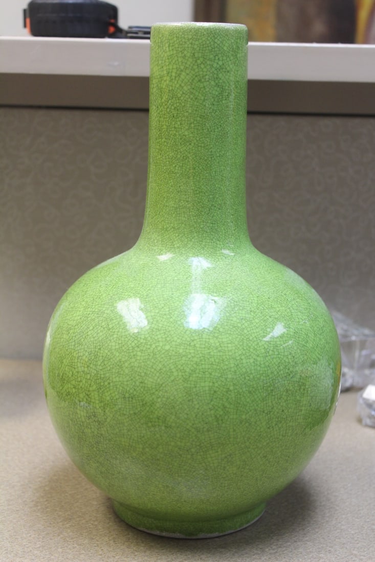 Vintage Chinese Green Vase (1 of 7)