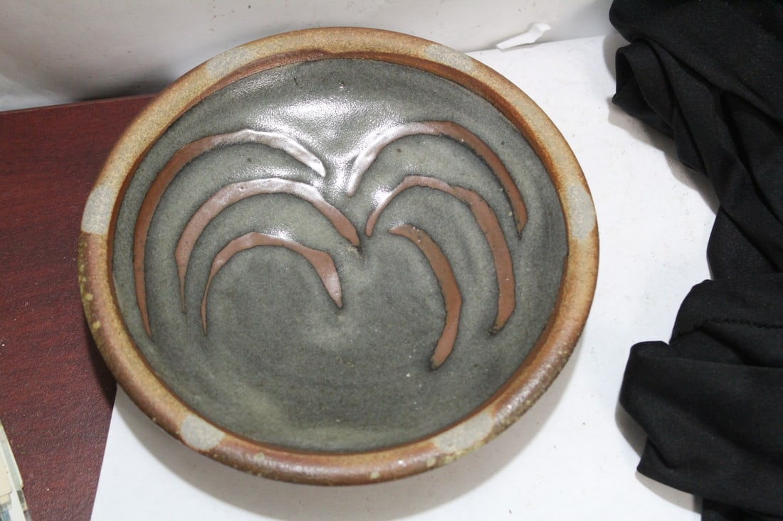 A Signed Art Pottery Bowl: 7 1/2" ind iameter