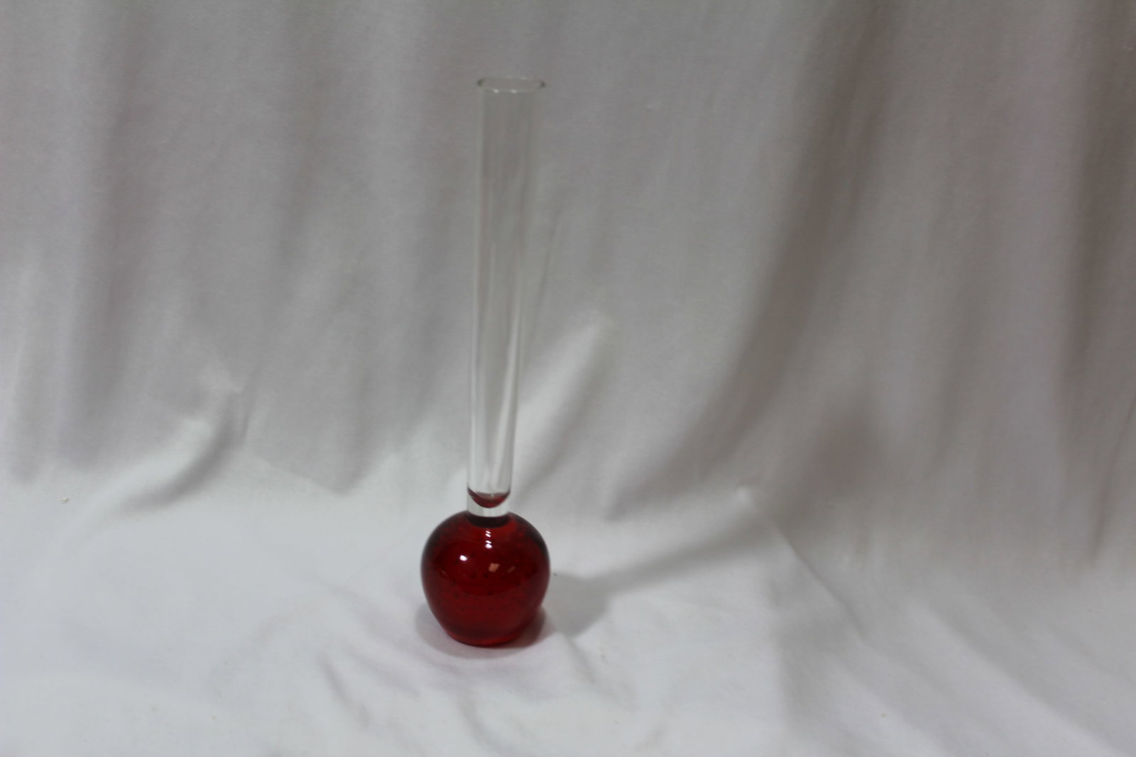 An Artglass Beaker Vase (1 of 6)