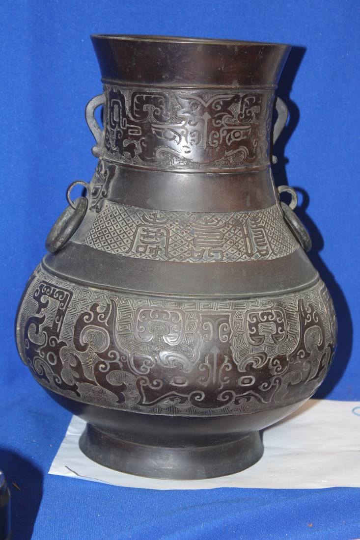 Antique/Vintage Chinese Bronze Vessel/Urn (1 of 11)