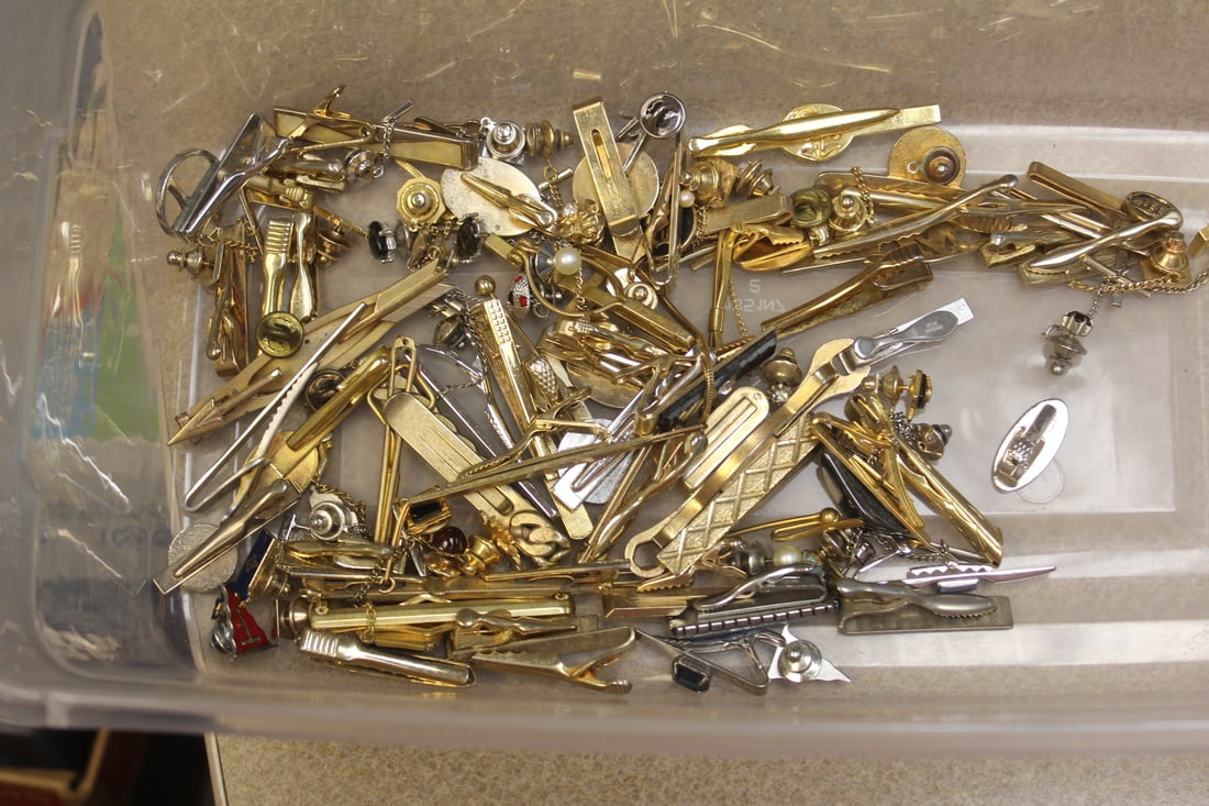 Lot of Tie Tags, Pins, Clips etc (1 of 4)