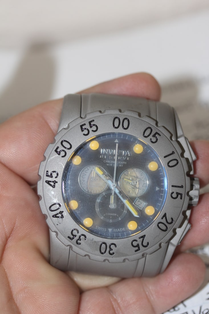 Chronographic Invicta Watch (1 of 5)