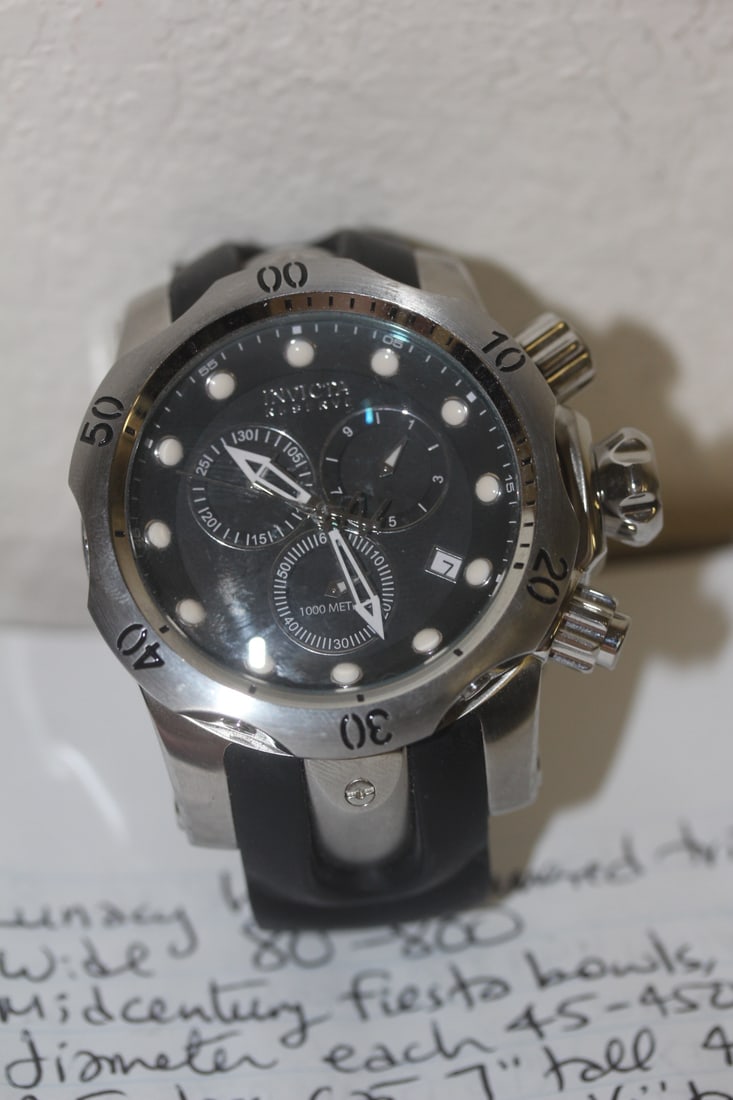 Chronographic Invicta Watch (1 of 7)