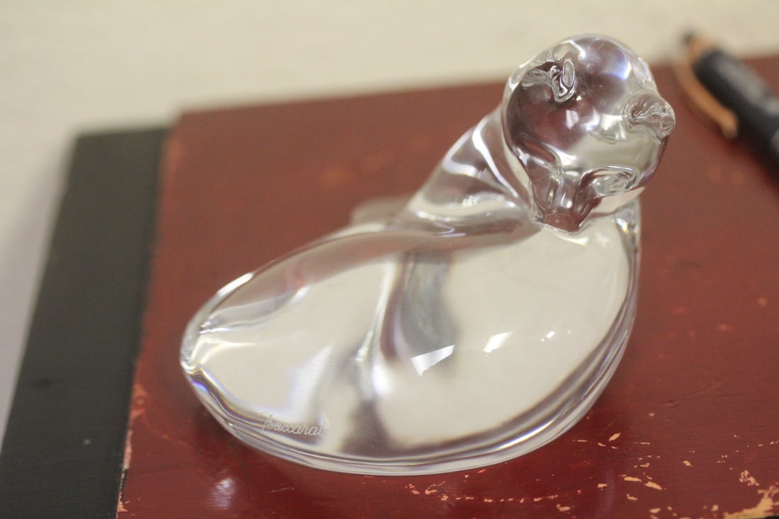 A Signed Baccarat Cat: 4 inches across