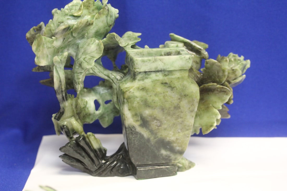 Large Jade/Jadeite Urn - 6