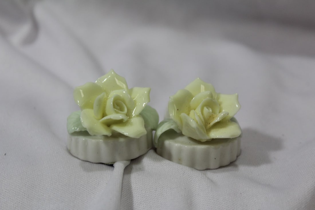 Lot of 2 Vintage Porcelain Flowers: 1 5/8" wide