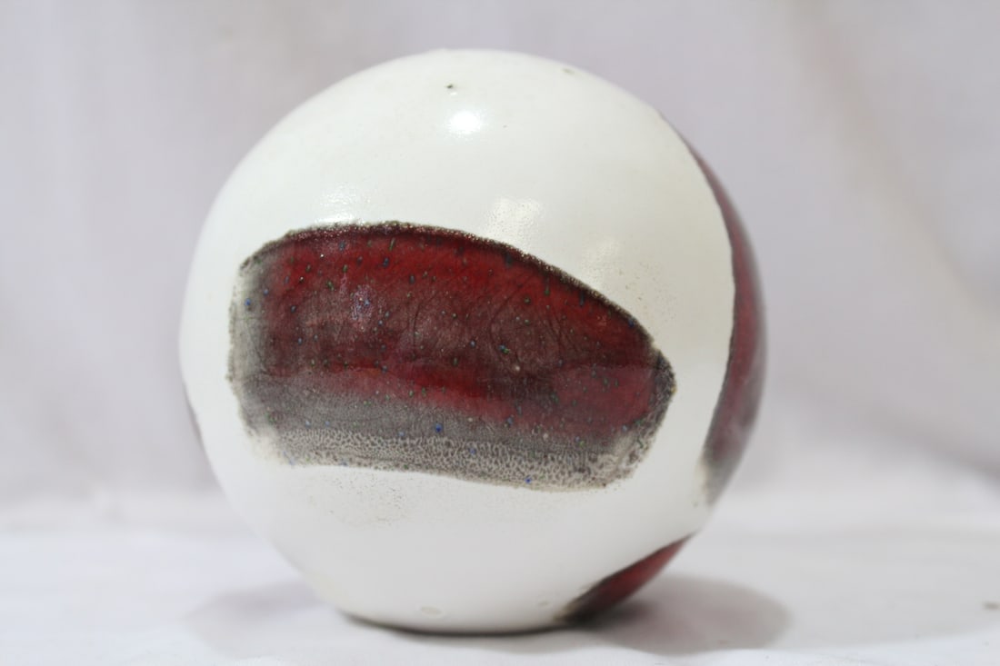 An Art Sphere Pottery Container: 3 7/8" in diameter