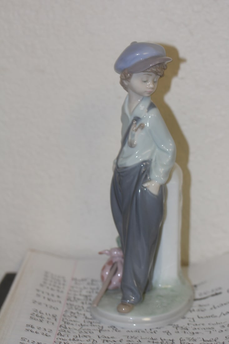 Lladro Figurine: 8 1/2" tall