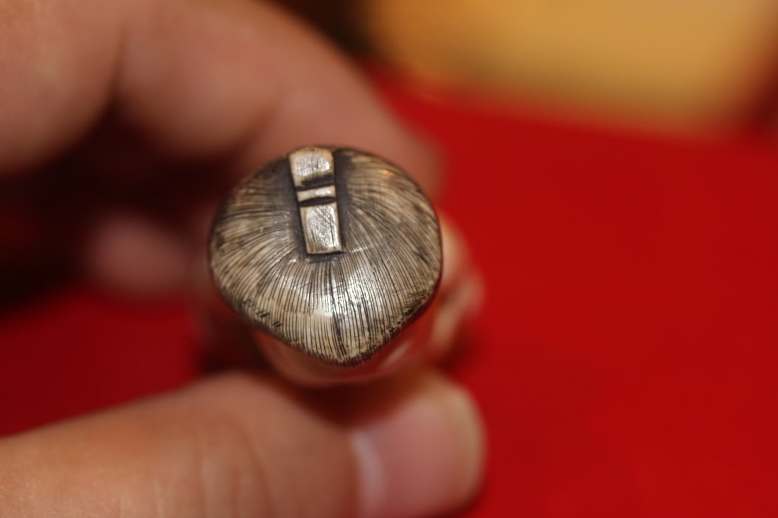 Well Carved B o n e Netsuke - 3