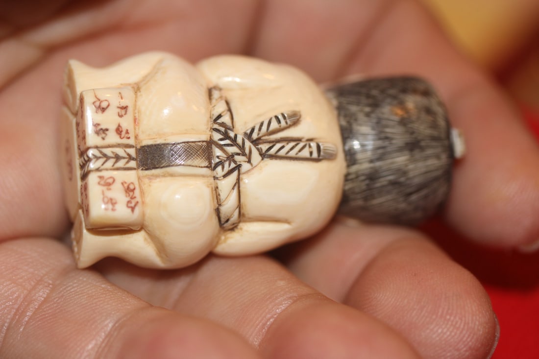 Well Carved B o n e Netsuke - 4