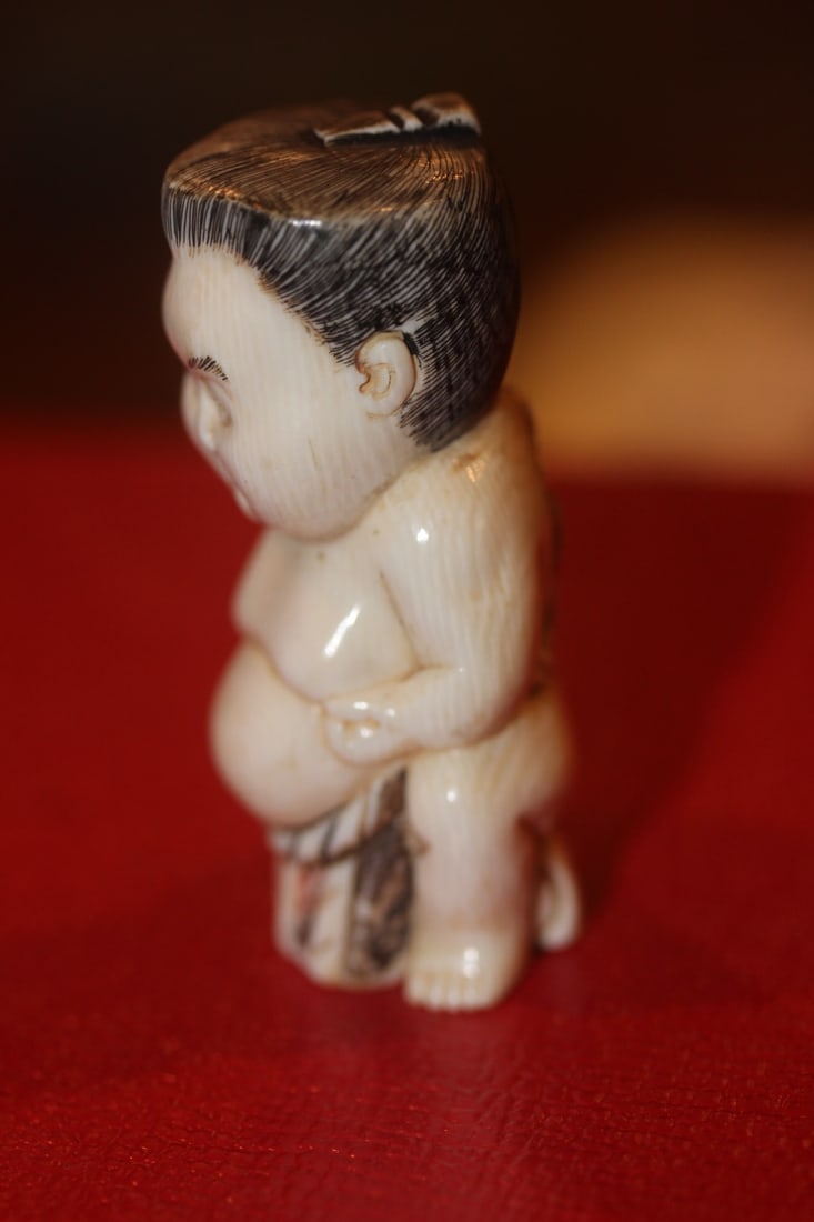 Well Carved B o n e Netsuke - 6