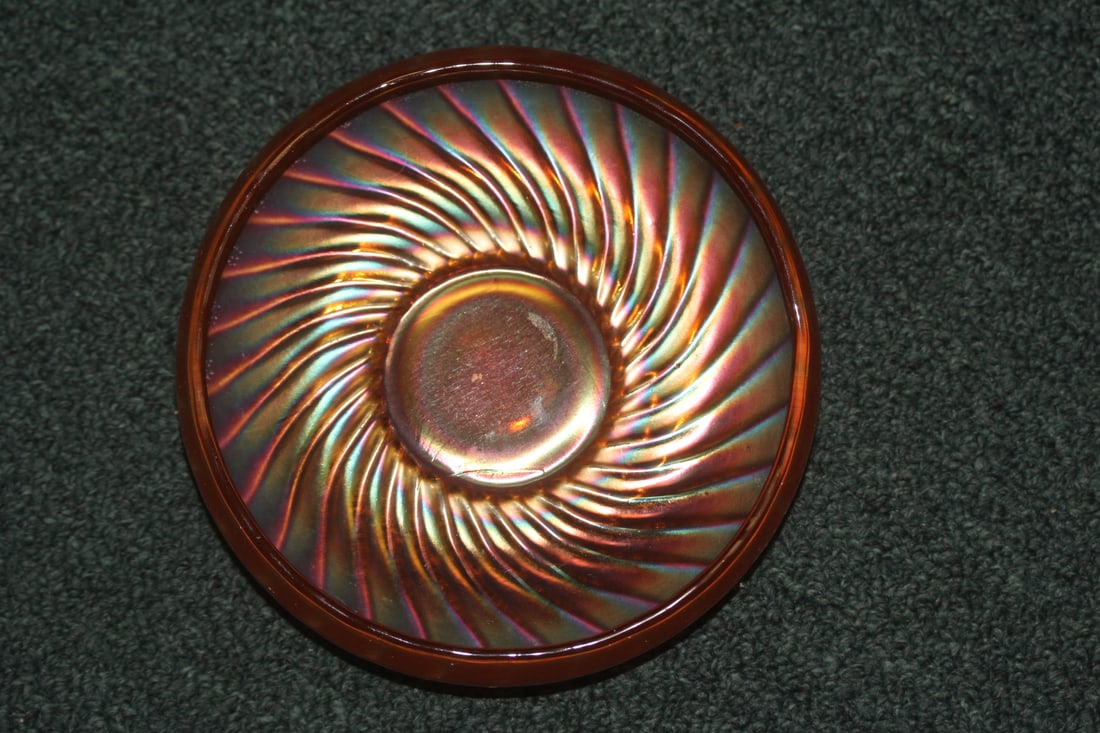 A Carnival Glass Bowl: 6 1/2" in diameter