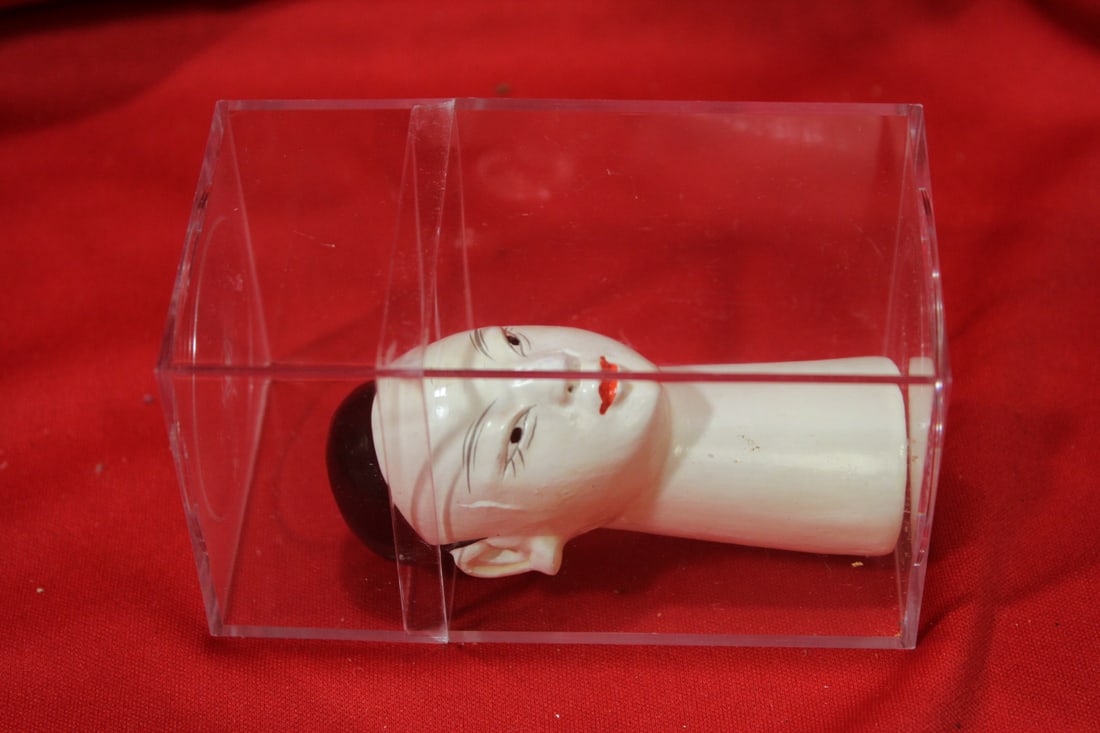 A Plastic Head - 4