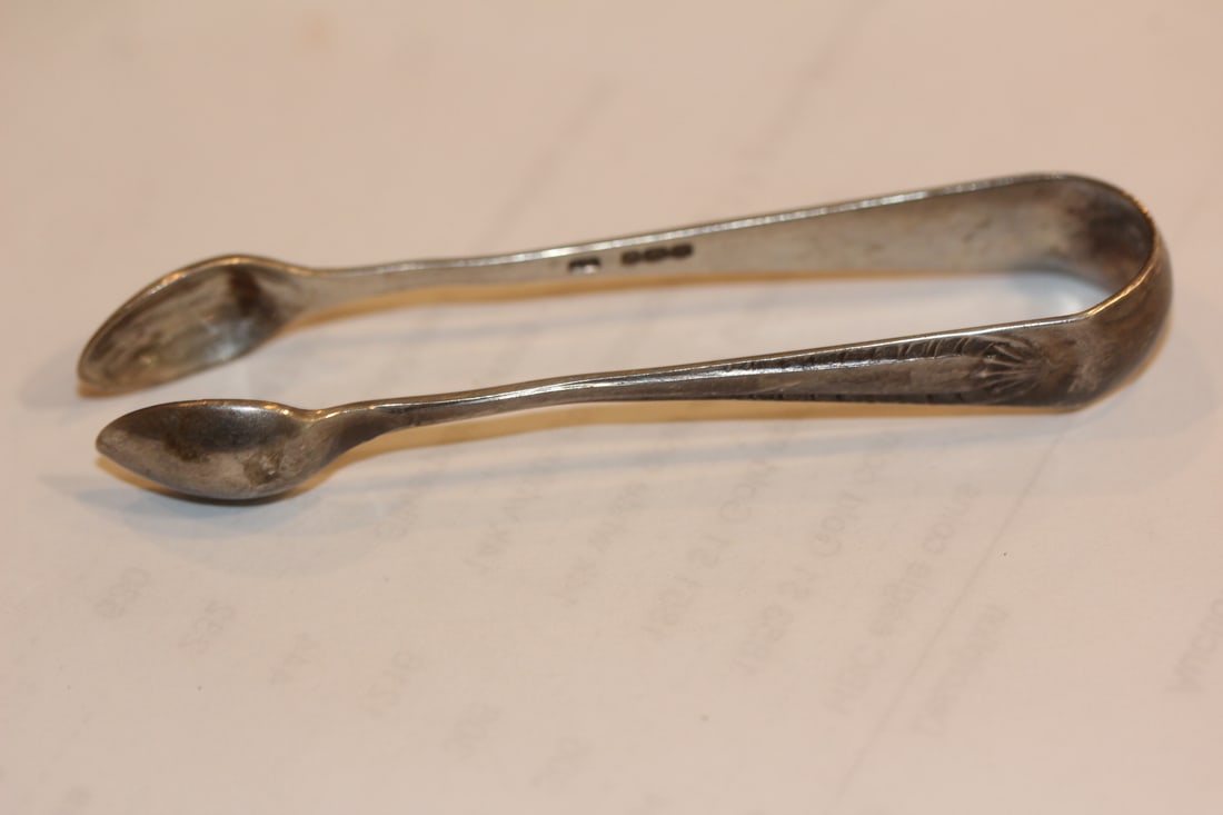 Sterling Silver Tong: appeared to be english - no mono - 3 1/8" long