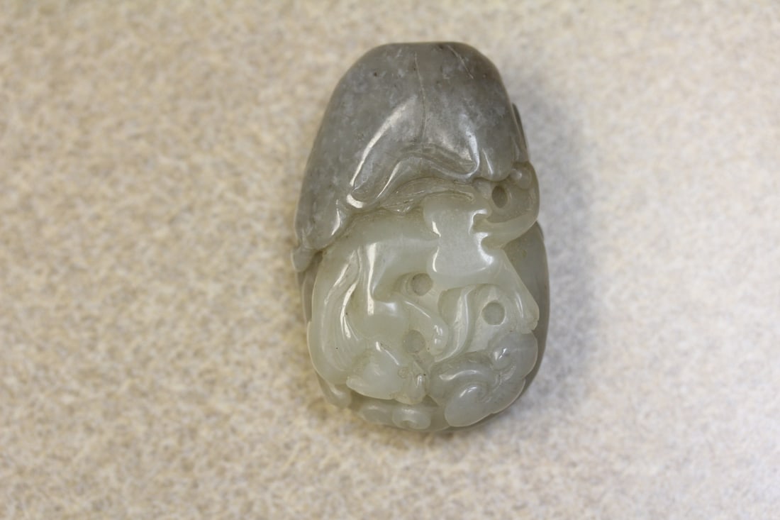Chinese Carved Jade Snuff Bottle (1 of 7)
