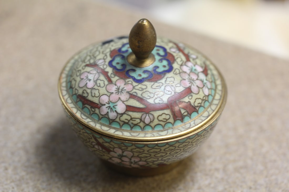 Vintage Chinese Cloisonne Small Bowl: with lid - 2 1/4" in diameter
