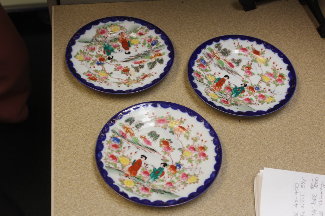 Lot of 3 Kutani Bread Plates: Geisha girl motief - 6 inches in diameter