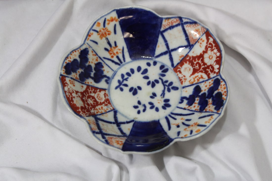 An Antique Japanese Imari Floral Shape Bowl (1 of 4)