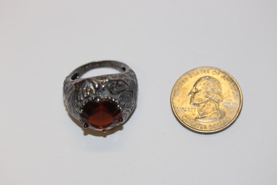 A Sterling and Red Stone Ring - 3
