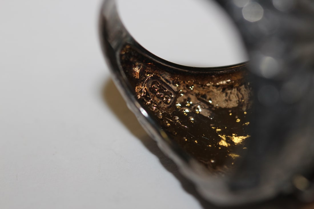 A Sterling and Red Stone Ring - 5