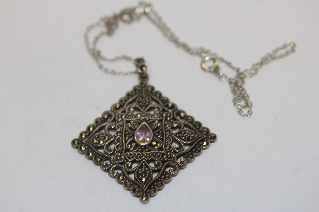 A Sterling Necklace: marked .925 - necklace is 9" in length when clapsed