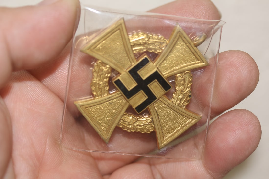 German WWII Pin/Pendant: rare