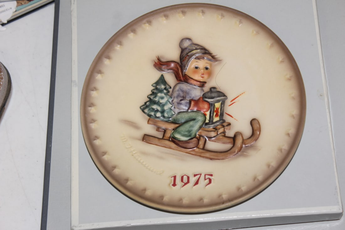 Hummel Plate: 7 1/2" in diameter