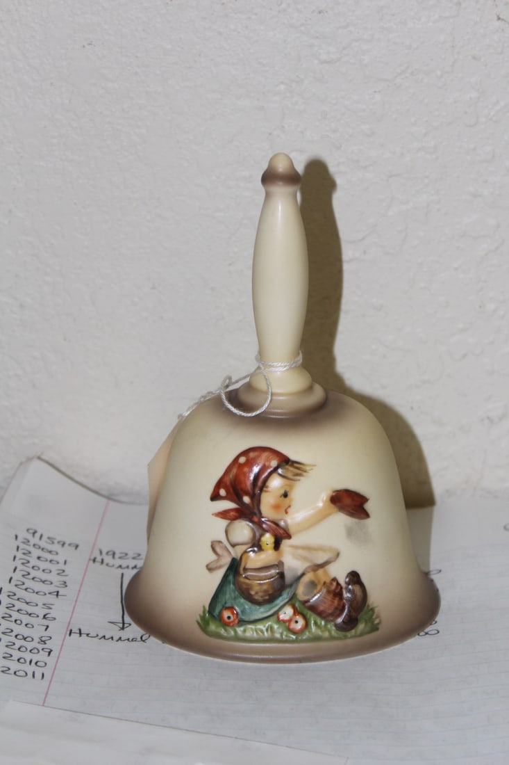 Hummel Bell: 6 1/4" tall