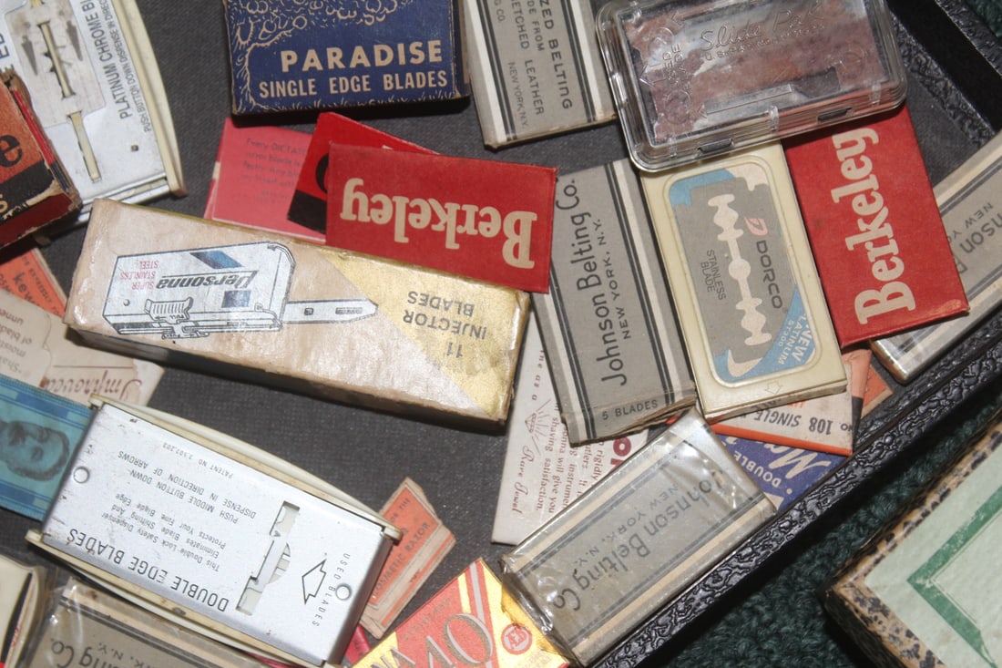 Old Razor Blades plus Case - 5
