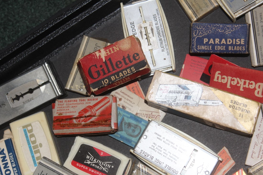Old Razor Blades plus Case - 6