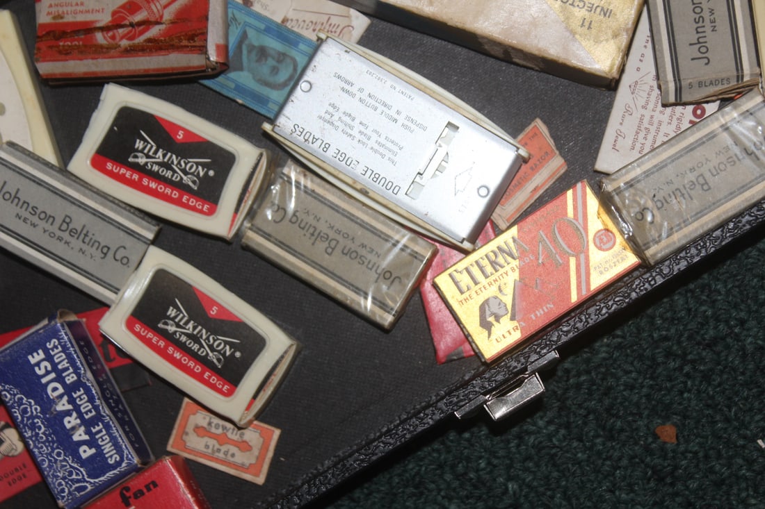 Old Razor Blades plus Case - 7