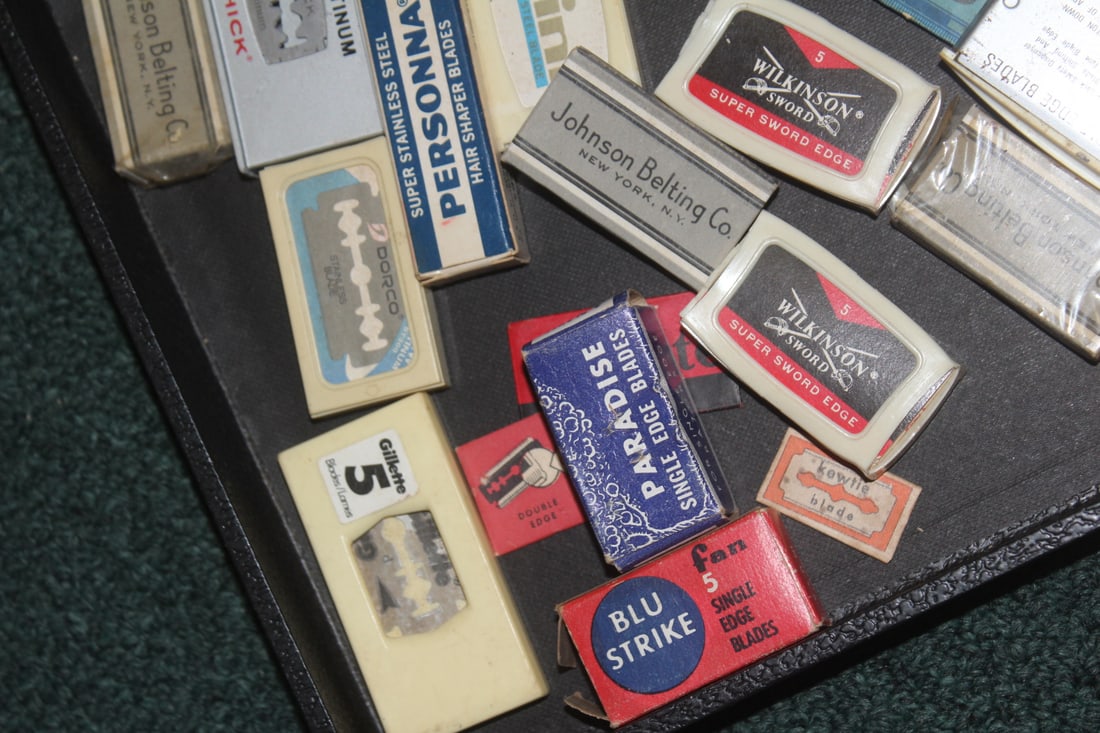 Old Razor Blades plus Case - 8